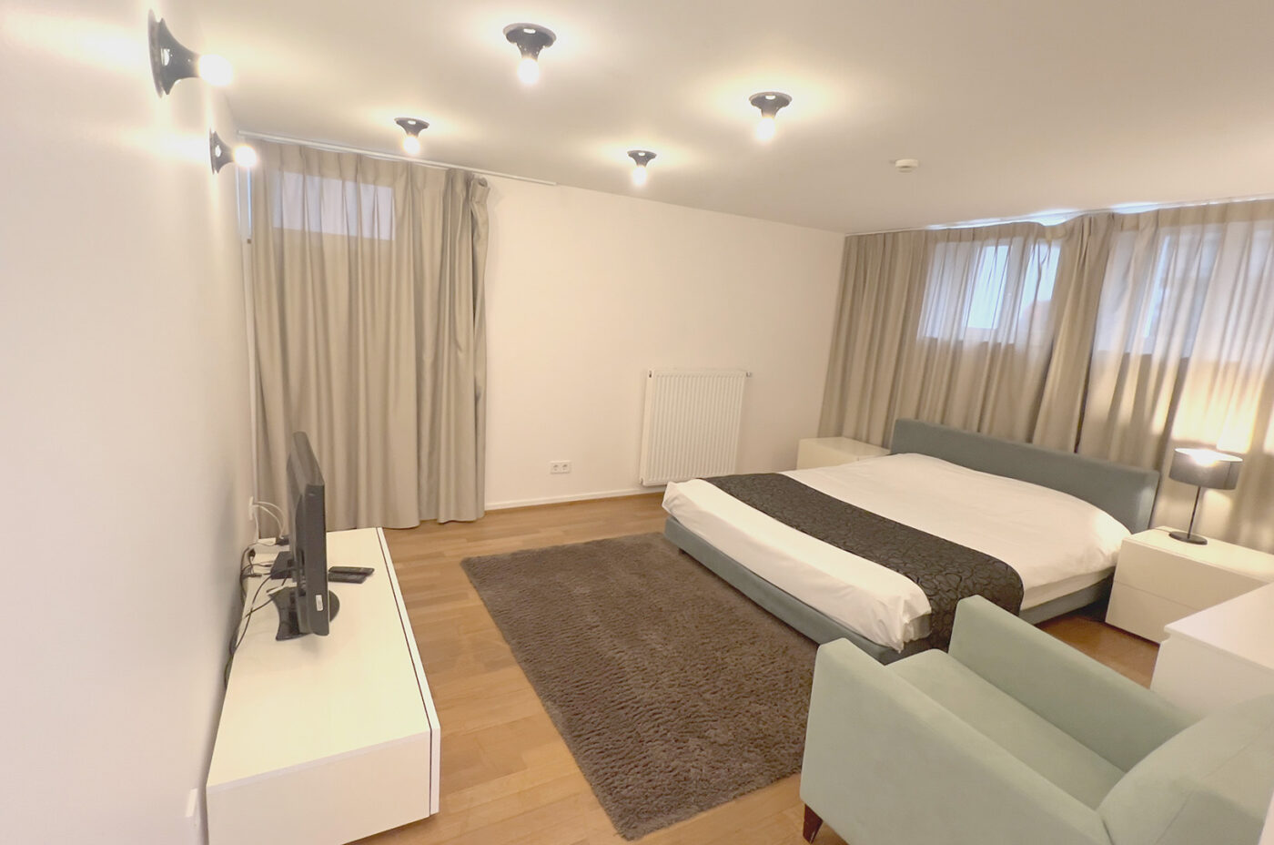 bedroom with double bed and closing sliding door